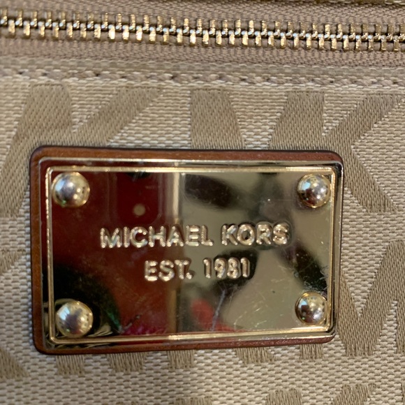 Michael Kors wristlet - Picture 2 of 3